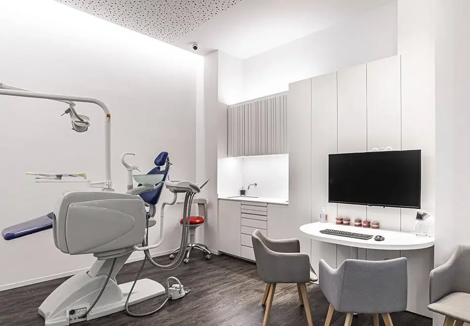 Gabinete dental equipado con tecnología avanzada